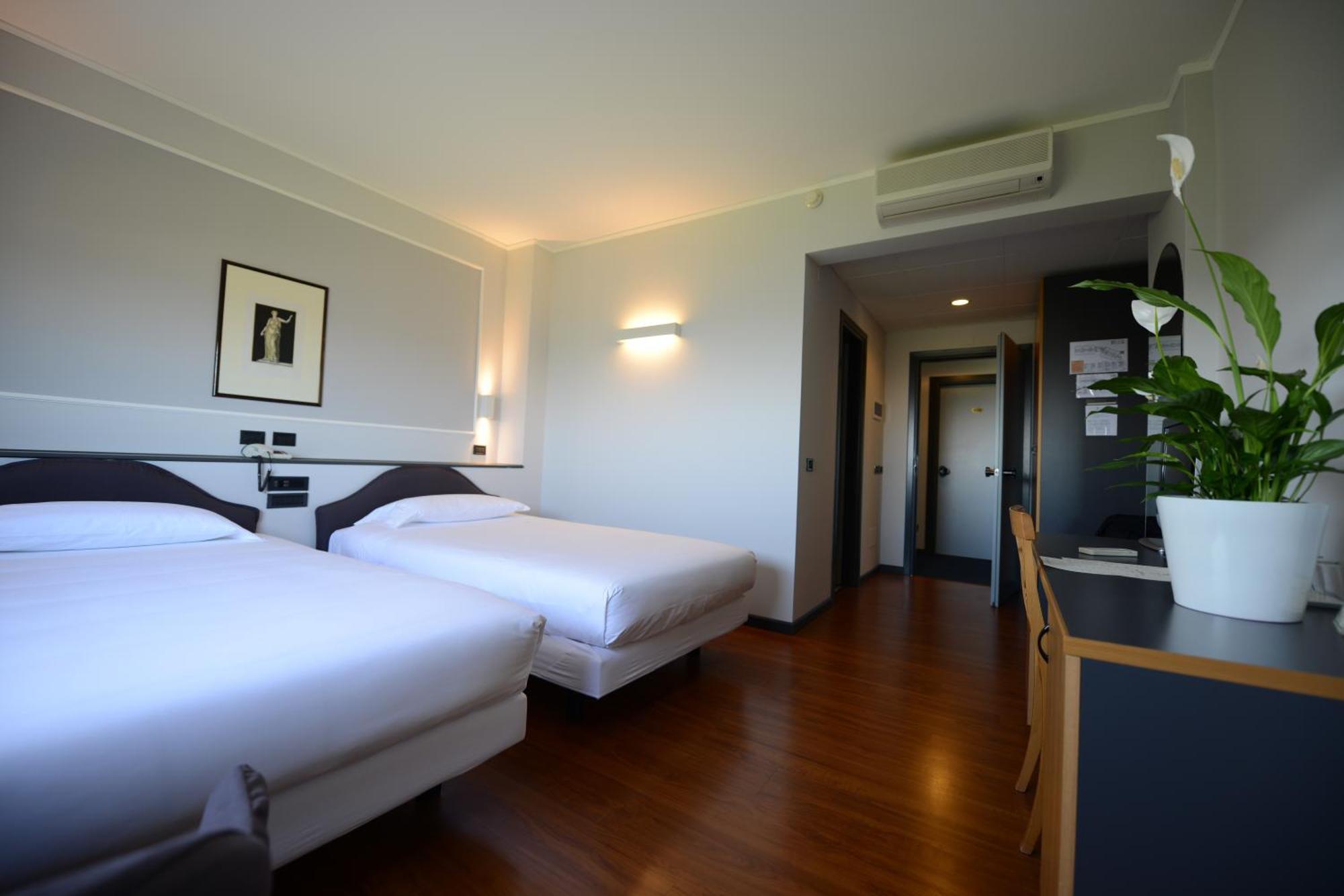 Hotel Mamiani & Relaxing Spa Урбино Стая снимка